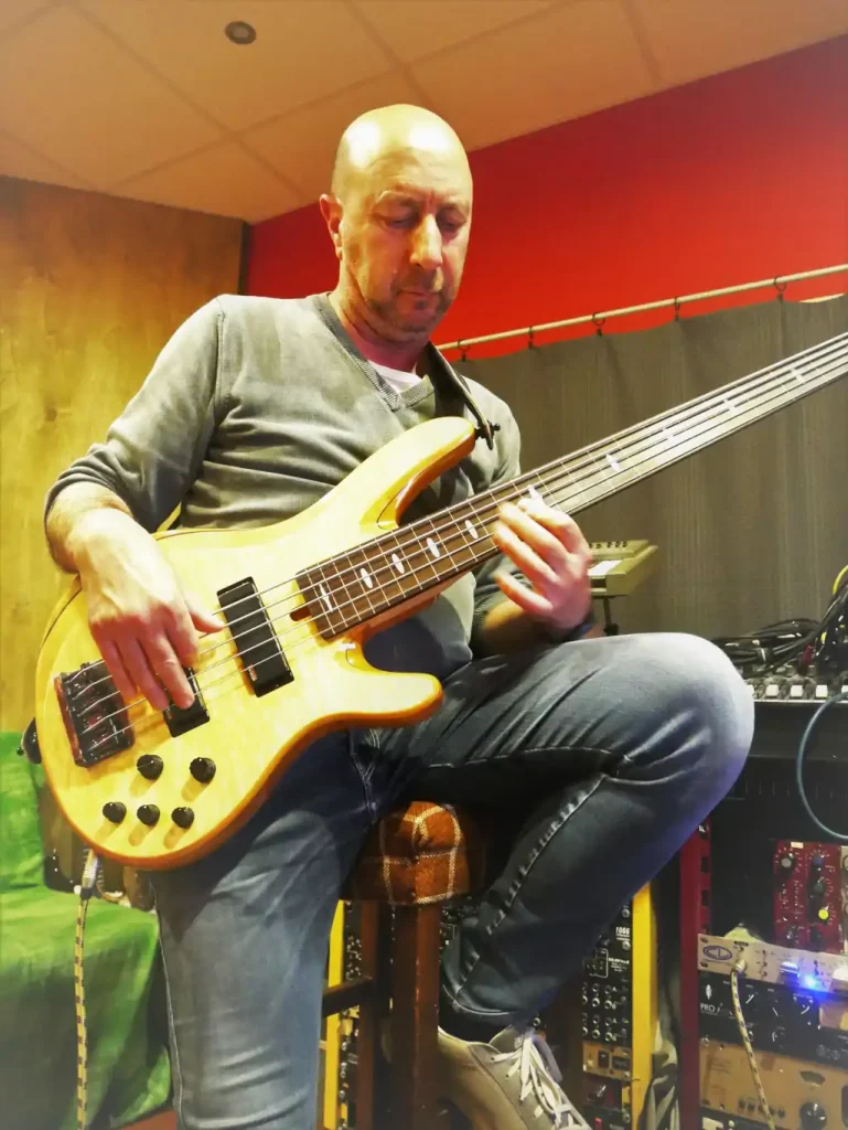 Danilo Armellini in Studio Corso di Basso Elettrico